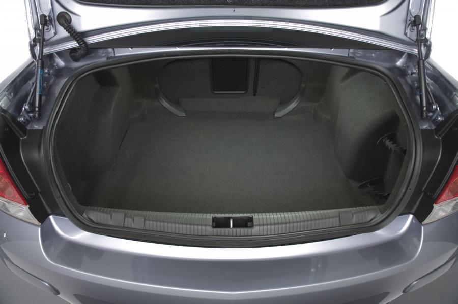  Opel Astra Sedan 2005 года  (фото 32 из 38)